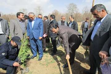 حضور مدیرکل دامپزشکی استان مرکزی در آئین روز درختکاری