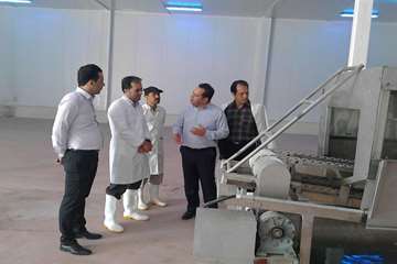 بازدید مدیرکل از کشتارگاه طیور در شازند