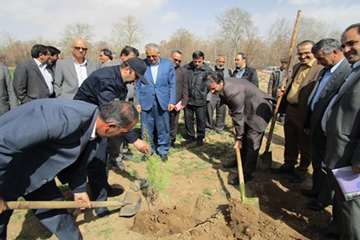 حضور مدیرکل دامپزشکی استان مرکزی در آئین روز درختکاری