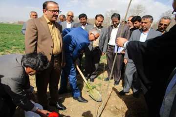 حضور مدیرکل دامپزشکی استان مرکزی در آئین روز درختکاری