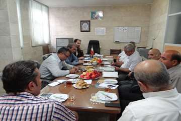 دیدار و نشست صمیمی مدیرکل دامپزشکی استان مرکزی با اعضای اتحادیه مرغداران مرغ تخم گذار 