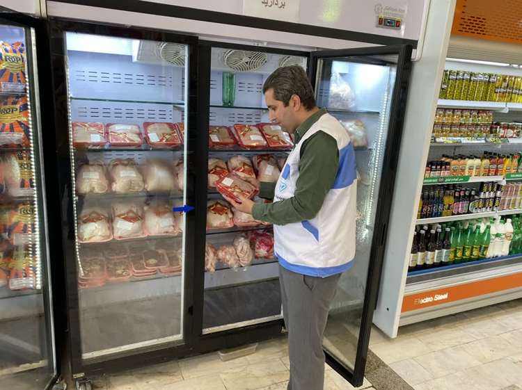 کنترل و بازدید مستمر از مراکز بسته‌بندی فرآورده‌های خام دامی 